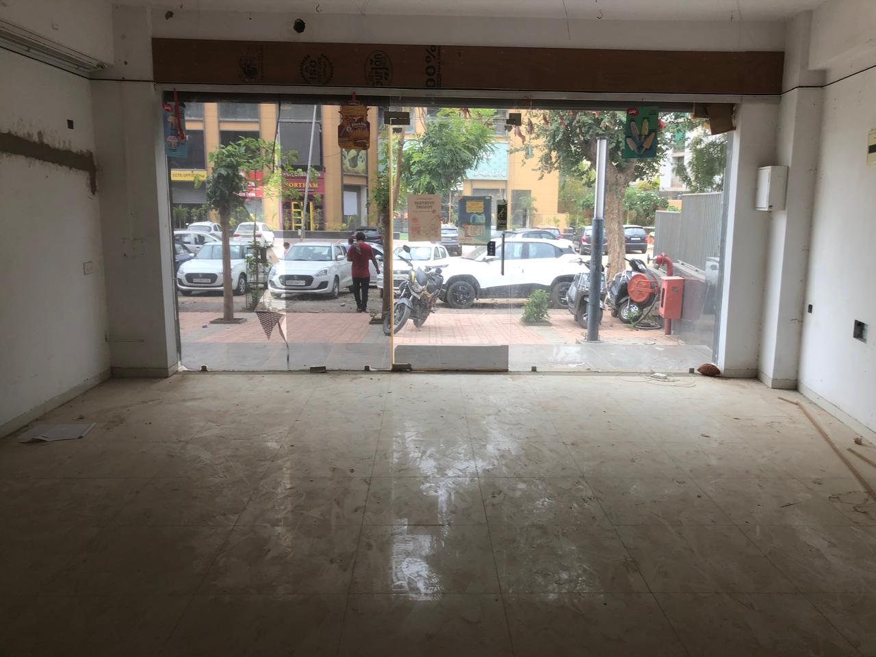 1189 Sq.Ft. Showroom Gf for Sell in Gota Ahmedabad