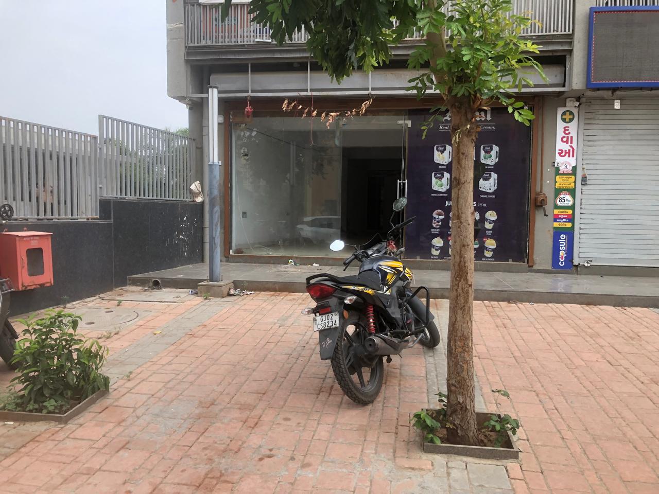1189 Sq.Ft. Showroom Gf for Sell in Gota Ahmedabad - Media 4