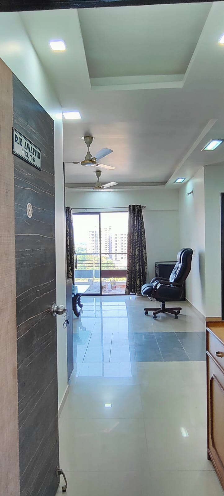 3 BHK 235 Sq.Yd. Residential Flat / Appartment for Rent in New Cg Road Ahmedabad - Media 2