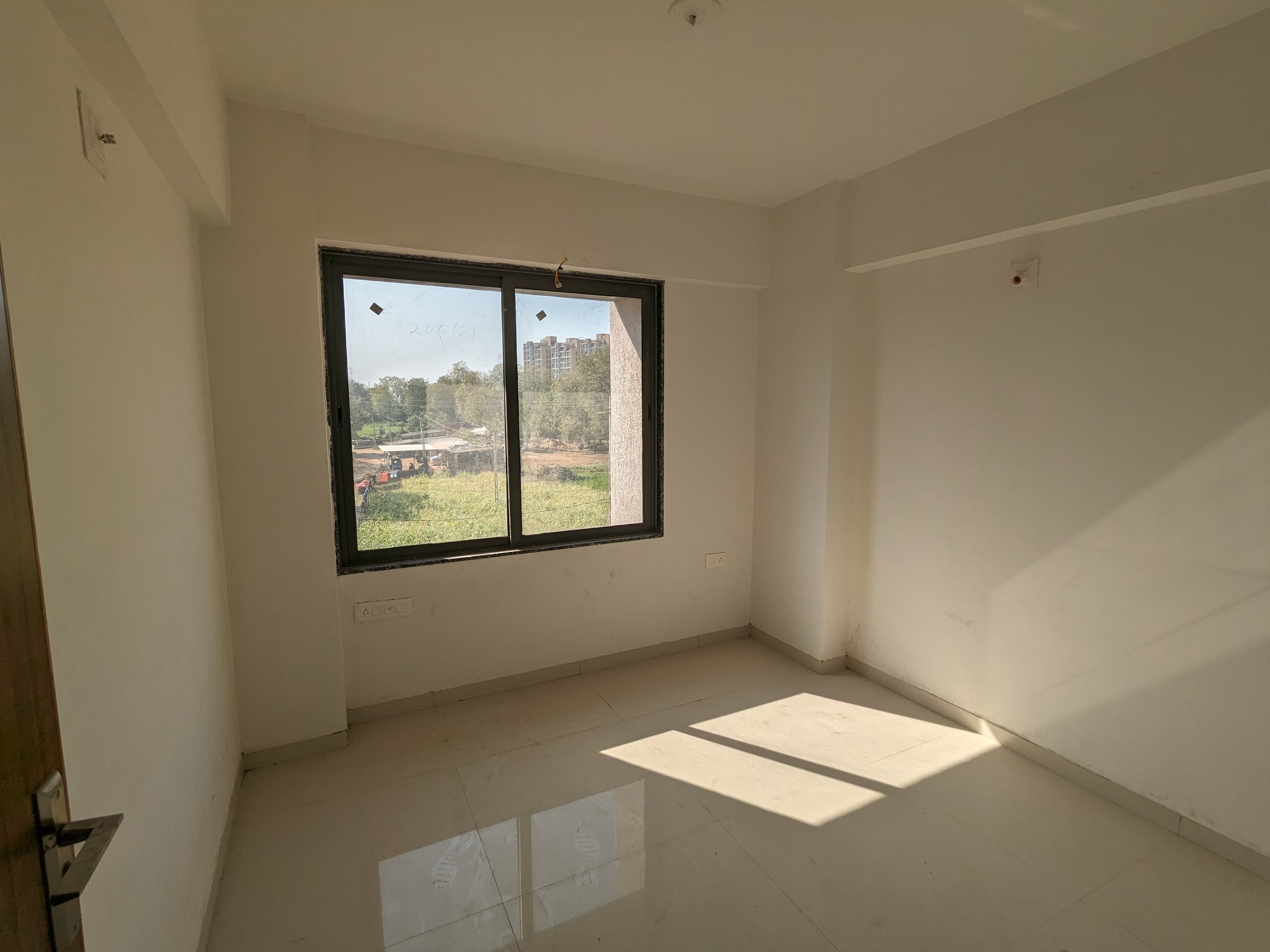 3 BHK 1737 Sq.Ft. Residential Flat / Appartment for Rent in Vaishnodevi Ahmedabad - Media 3