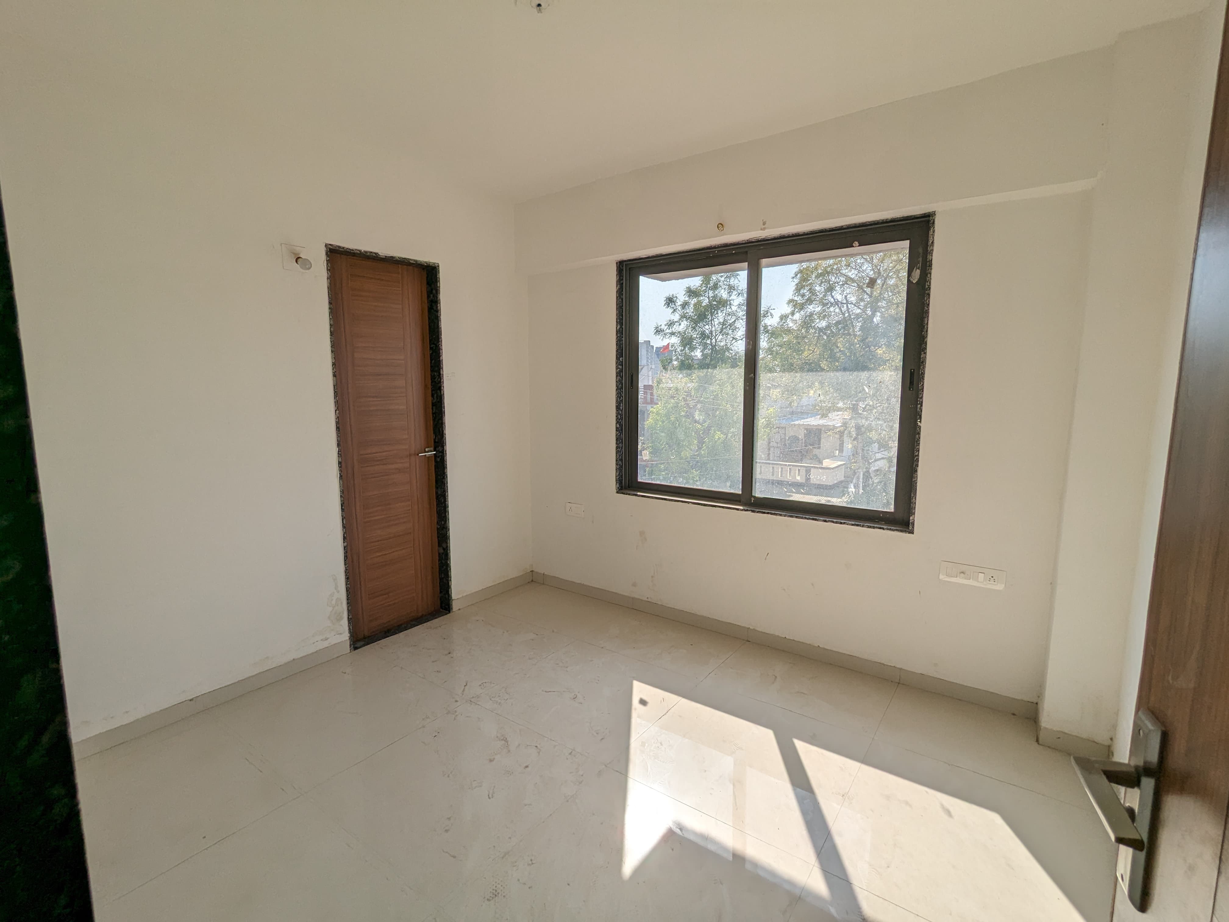 3 BHK 1737 Sq.Ft. Residential Flat / Appartment for Rent in Vaishnodevi Ahmedabad - Media 5