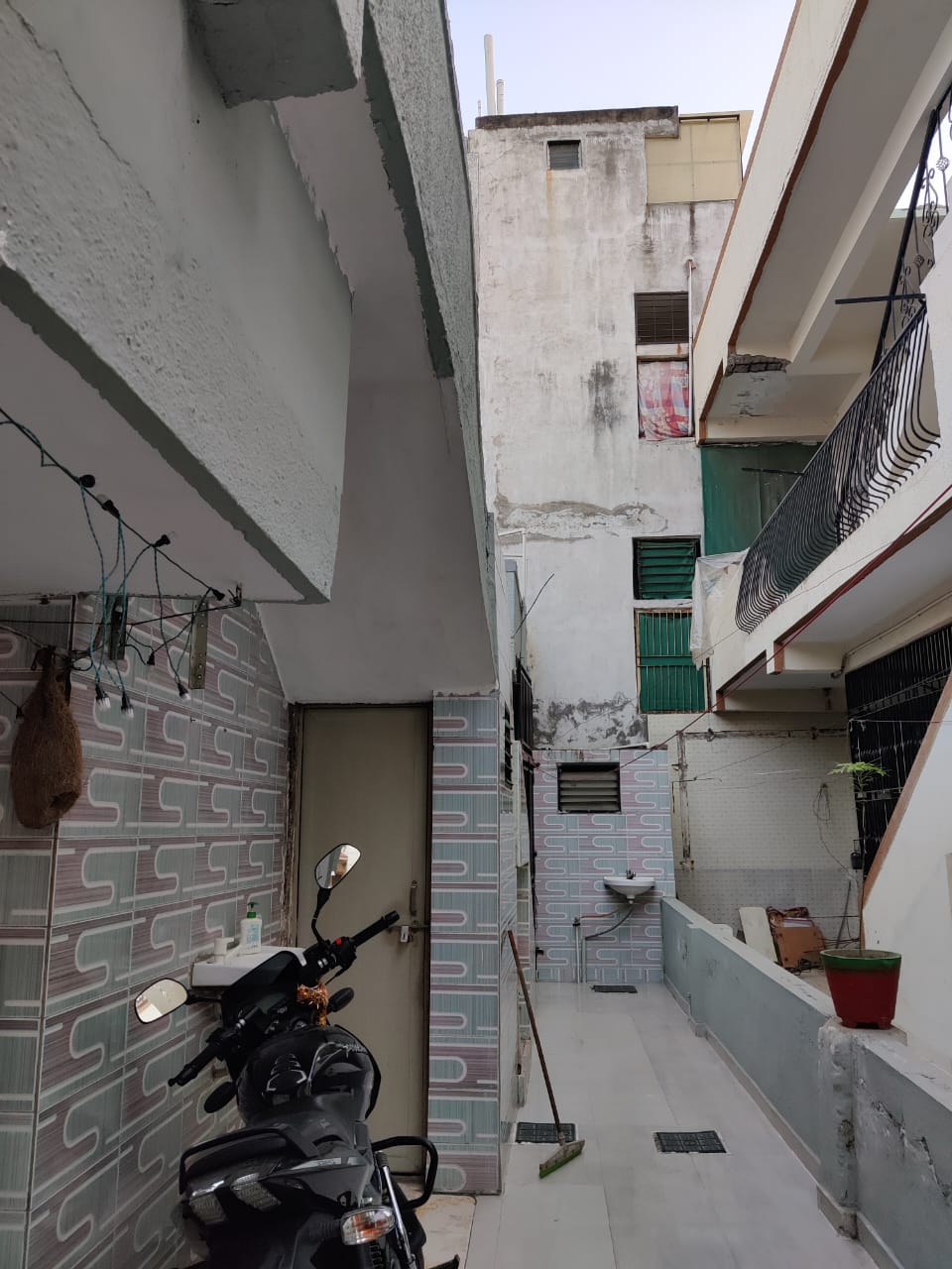 2 BHK 1080 Sq.Ft. Residential Bunglow / Villa for Sell in New Ranip Ahmedabad - Media 2