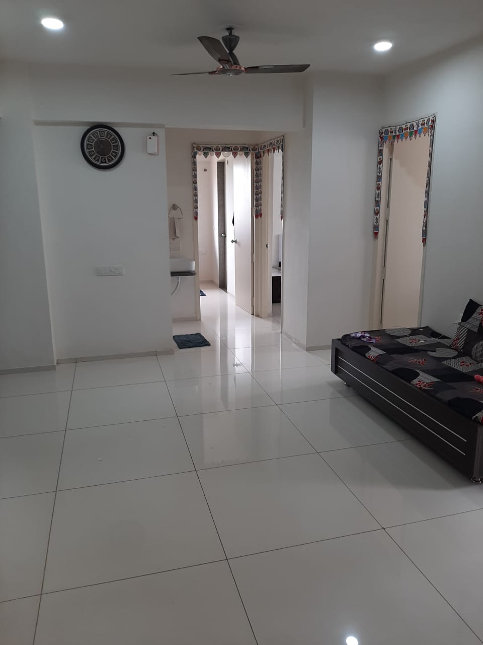 2.5 BHK Residential Flat / Appartment for Sell in Tragad Ahmedabad - Media 2